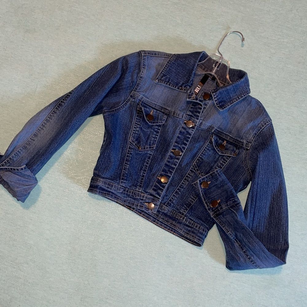 RU Jean Jacket size XS 97% cotton 3% Spandex 5 button front EUC